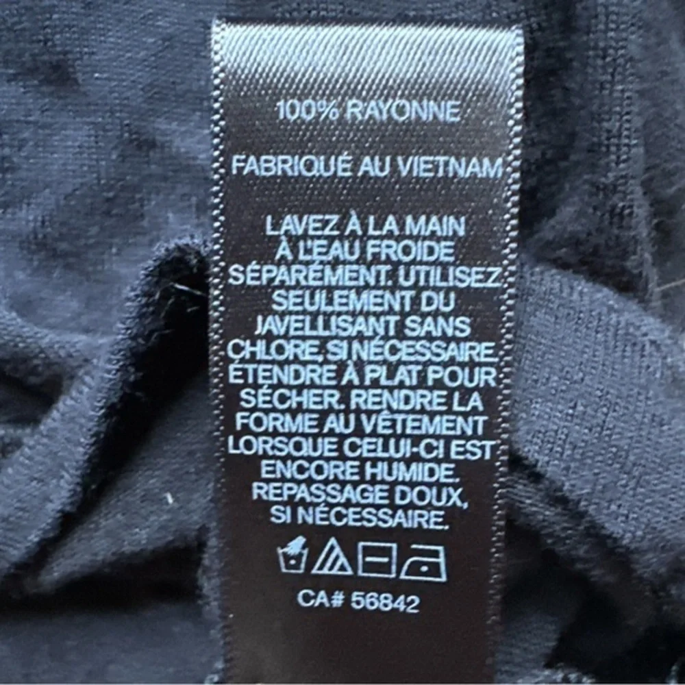 Express size medium, blacking sleeve super soft top, cut out back scoop hangs